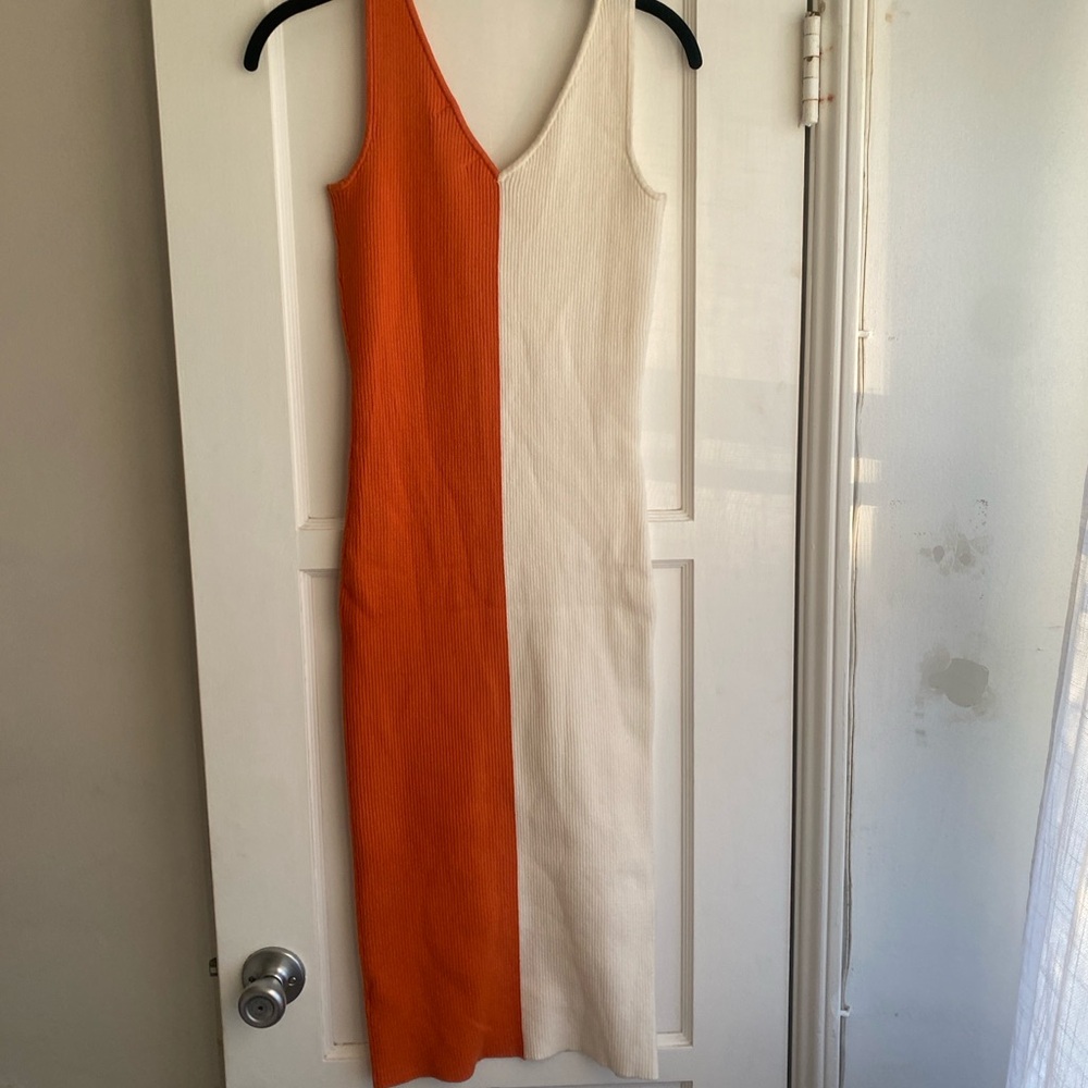 Bodycon Colorblock Dress - Picture 5 of 9